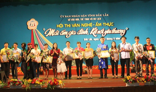 Bế mạc Hội thi văn nghệ - ẩm thực “Mái ấm gia đình, kết nối yêu thương” năm 2017