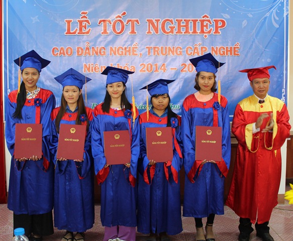 Trường Cao đẳng nghề Thanh niên dân tộc Tây Nguyên tổ chức Lễ tốt nghiệp và Tư vấn, giới thiệu việc làm cho 320 học sinh, sinh viên khóa 14