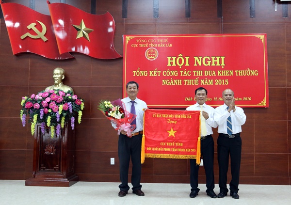 Quyết định về việc sửa đổi, bổ sung quy định về công tác thi đua, khen thưởng