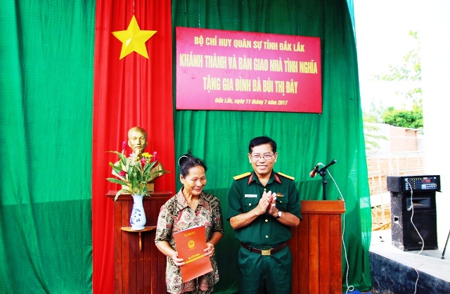 Bộ Chỉ huy Quân sự tỉnh: Khánh thành và bàn giao nhà Tình nghĩa