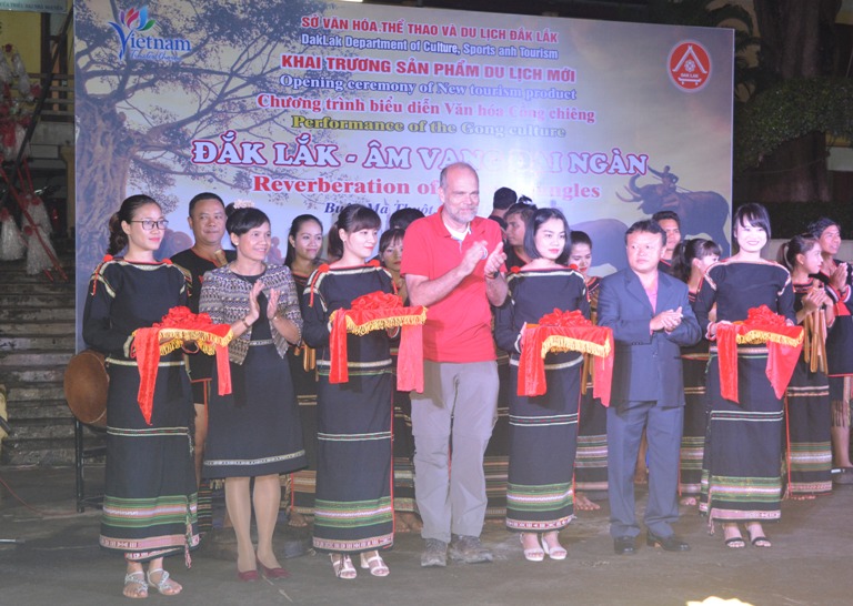 Khai trương chương trình biểu diễn văn hóa Cồng chiêng phục vụ nhân dân và du khách năm 2017.