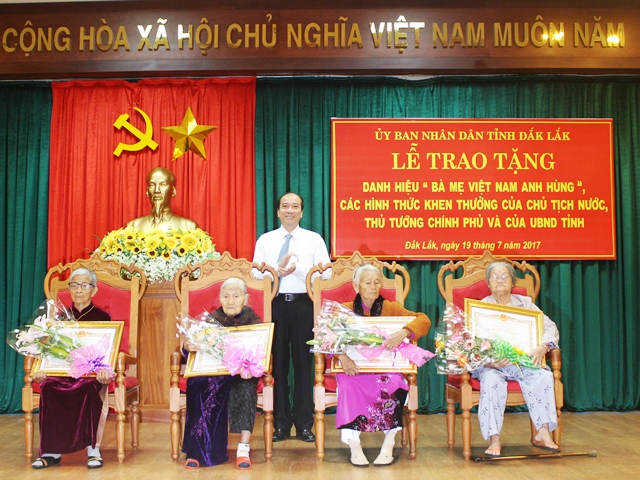 Lễ trao tặng danh hiệu “Bà mẹ Việt Nam Anh hùng”, các hình thức khen thưởng của Chủ tịch nước, Thủ tướng Chính phủ và UBND tỉnh