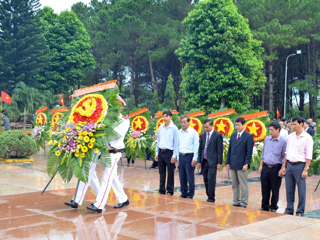 Lễ viếng Nghĩa trang Liệt sỹ tỉnh nhân kỷ niệm 70 năm Ngày Thương binh Liệt sỹ