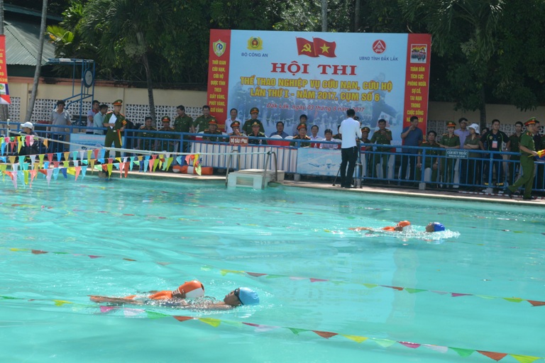 Hội thi thể thao nghiệp vụ cứu nạn, cứu hộ lần thứ I - năm 2017, Cụm số 6: Sôi nổi phần thi cứu nạn, cứu hộ dưới nước.