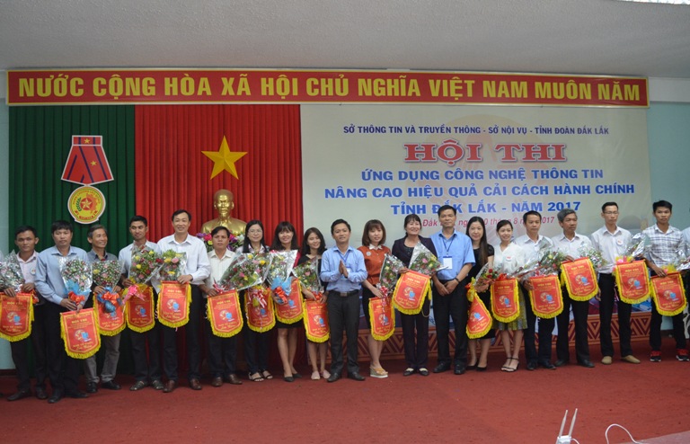 Khai mạc Hội thi ứng dụng công nghệ thông tin nâng cao hiệu quả cải cách hành chính tỉnh Đắk Lắk năm 2017.
