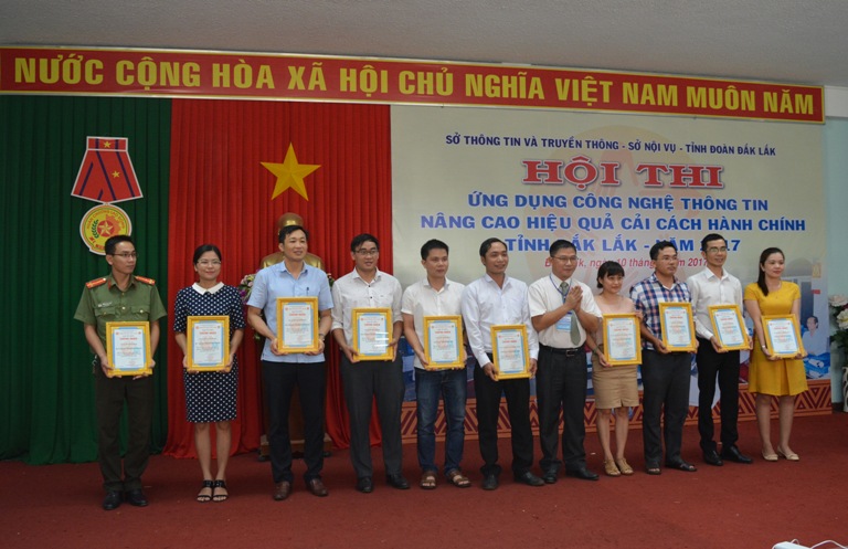 Thành phố Buôn Ma Thuột giành giải Nhất toàn đoàn Hội thi ứng dụng công nghệ thông tin nâng cao hiệu quả cải cách hành chính tỉnh Đắk Lắk năm 2017.