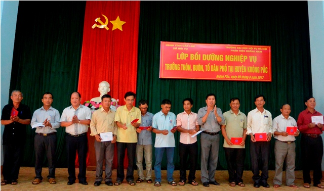 Bồi dưỡng nghiệp vụ trưởng thôn tại tỉnh Đắk Lắk