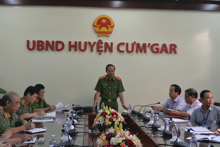 Examination of administrative reform work in Cu M'gar district and Traffic Police Division, Dak Lak Provincial Public Security