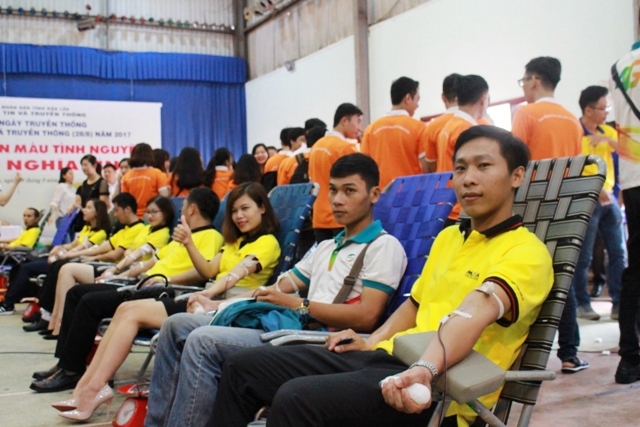 Ngày hội hiến máu tình nguyện “ Sẻ giọt nghĩa tình” năm 2017
