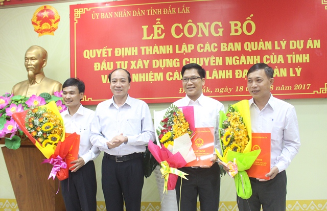 Công bố Quyết định thành lập và bổ nhiệm cán bộ lãnh đạo, quản lý các Ban Quản lý dự án đầu tư xây dựng chuyên ngành của tỉnh