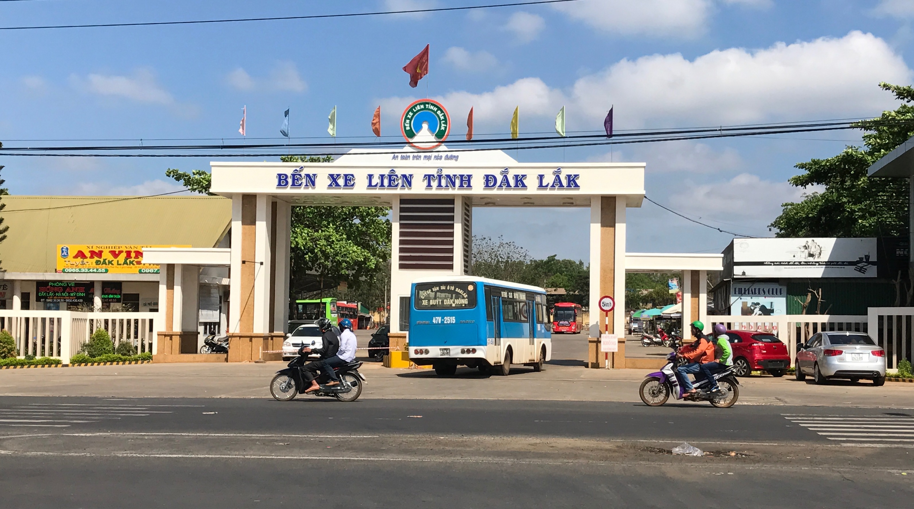 Chỉ thị tăng cường công tác quản lý, chấn chỉnh hoạt động kinh doanh vận tải khách bằng xe ô tô trên địa bàn tỉnh.