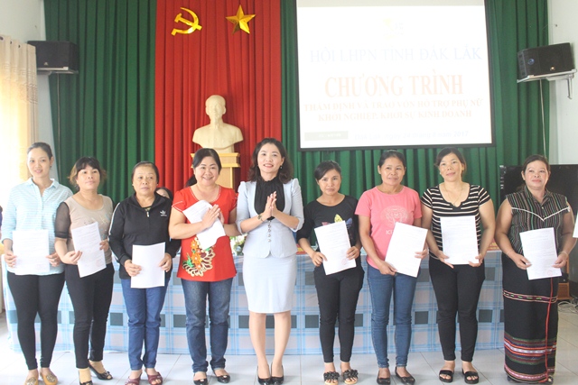 Thẩm định và cấp vốn hỗ trợ phụ nữ khởi nghiệp, khởi sự kinh doanh năm 2017