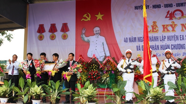 Huyện Ea Súp kỷ niệm 40 năm thành lập và đón nhận Huân chương Lao động hạng Nhì