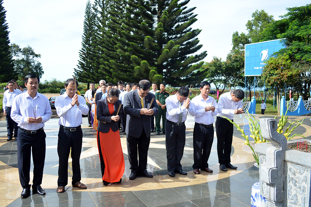 Lễ viếng Đài tưởng niệm các liệt sỹ Giao bưu – Thông tin liên lạc Tây Nguyên nhân kỷ niệm 72 năm Ngày truyền thống ngành Thông tin và Truyền thông