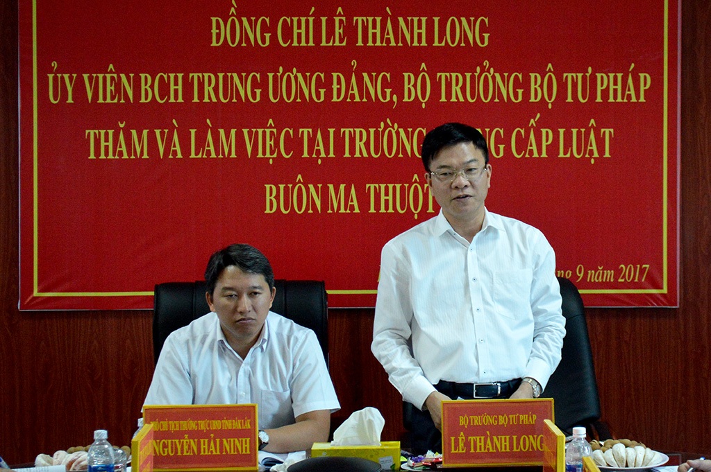 Bộ trưởng Bộ Tư pháp thăm và làm việc tại Trường Trung cấp Luật Buôn Ma Thuột