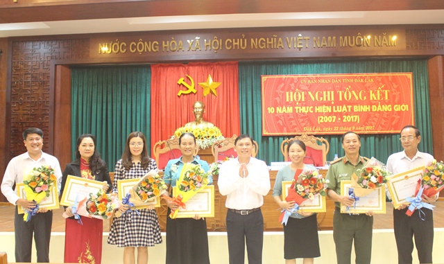Tổng kết 10 năm thực hiện Luật Bình đẳng giới (2007-2017)