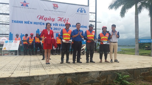 Huyện Lắk tổ chức Ngày hội Thanh niên huyện Lắk với văn hóa giao thông năm 2017