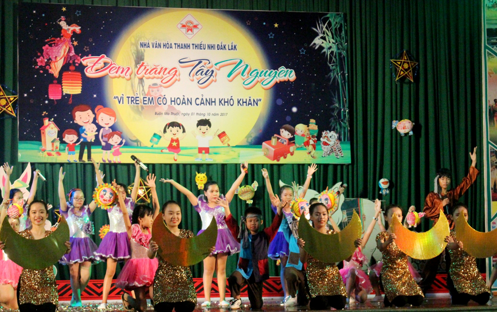 Nhà Văn hóa Thanh thiếu nhi tỉnh tổ chức Trung thu cho các em thiếu nhi có hoàn cảnh khó khăn