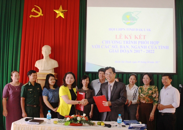 Hội LHPN tỉnh ký kết chương trình phối hợp giai đoạn 2017-2022