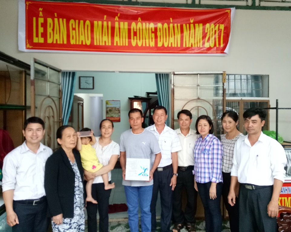 Công đoàn viên chức tỉnh bàn giao nhà “Mái ấm công đoàn”