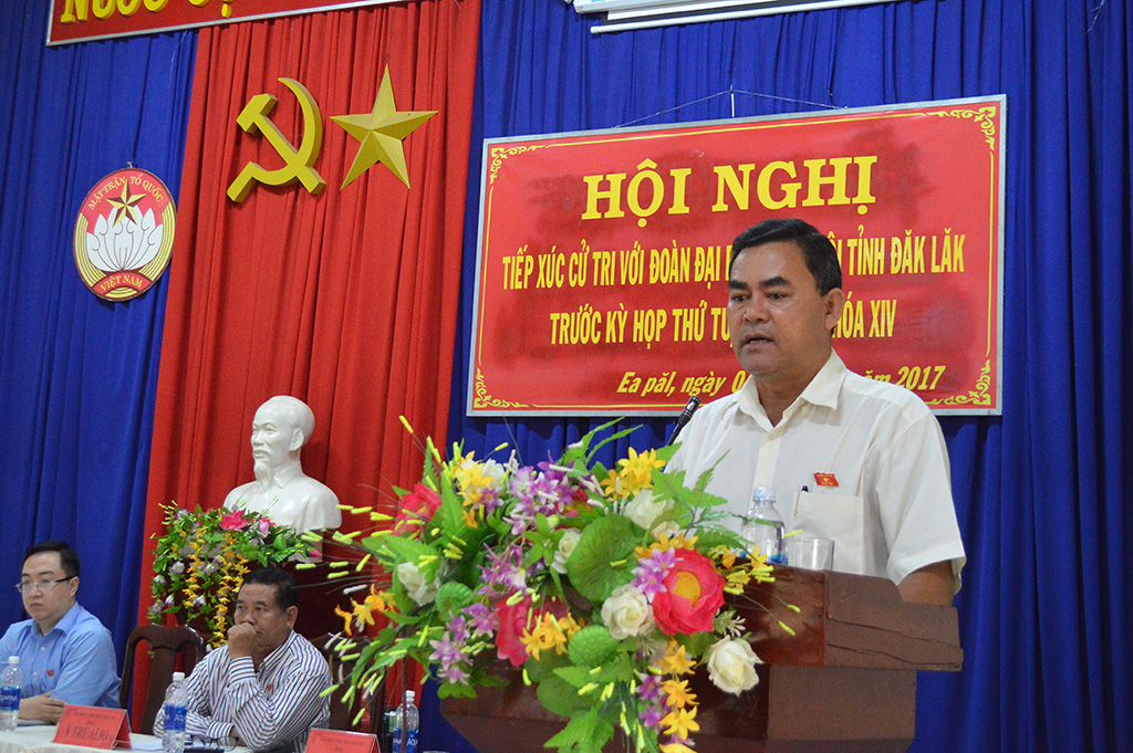 Hội nghị tiếp xúc cử tri tại xã Ea Păl, huyện Ea Kar