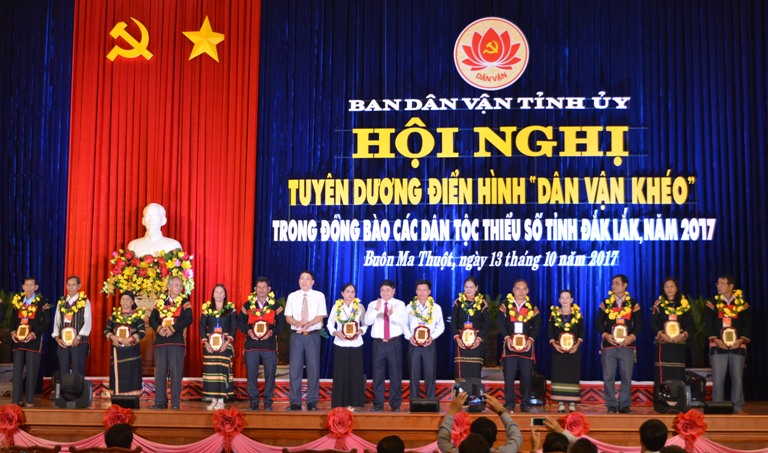Tuyên dương 29 cá nhân điển hình “Dân vận khéo” trong đồng bào các dân tộc thiểu số tỉnh Đắk Lắk, năm 2017.