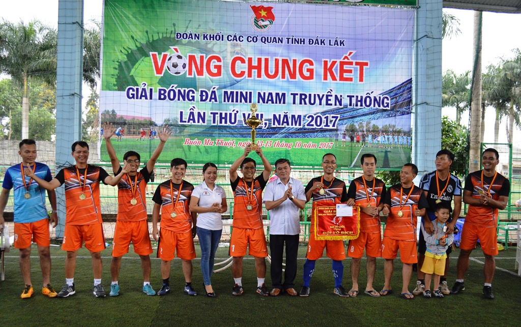 Bế mạc vòng chung kết giải Bóng đá mini nam truyền thống Đoàn Khối các cơ quan tỉnh năm 2017