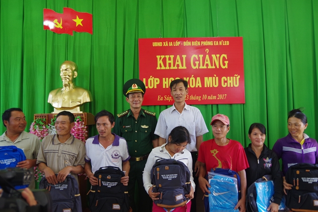 Bộ đội Biên phòng tỉnh Đắk Lắk mở lớp xóa mù chữ