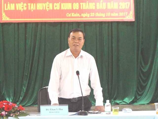 Thường trực Tỉnh ủy làm việc với Huyện ủy Cư Kuin