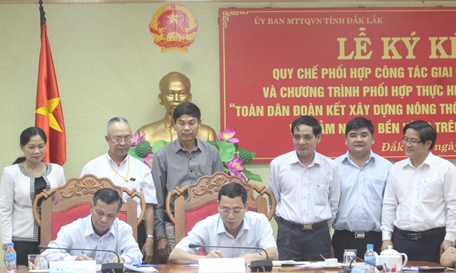 Ký kết quy chế phối hợp công tác giữa UBND tỉnh và Ủy ban Mặt trận Tổ quốc Việt Nam tỉnh giai đoạn 2017-2021.