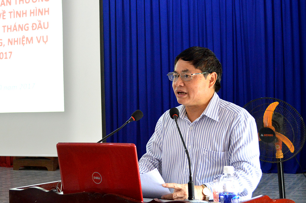 Thường trực Tỉnh ủy làm việc với Huyện ủy M’Đrắk