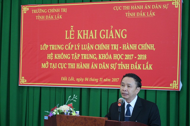 Trường Chính trị tỉnh Đắk Lắk đã phối hợp với Cục Thi hành án Dân sự tỉnh Đắk Lắk tổ chức Lễ khai giảng lớp Trung cấp lý luận chính trị - Hành chính