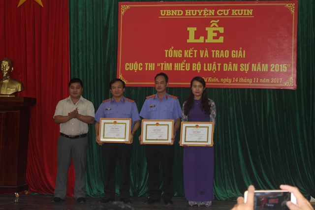 Huyện Cư Kuin tổng kết và trao giải cuộc thi “Tìm hiểu Bộ Luật dân sự năm 2015”