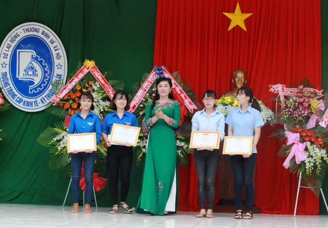 Trường Trung cấp Kinh tế - Kỹ thuật Đắk Lắk khai giảng năm học 2017-2018