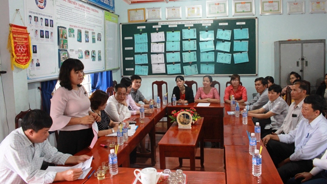 Lãnh đạo tỉnh thăm, chúc mừng các trường học tại huyện Krông Bông