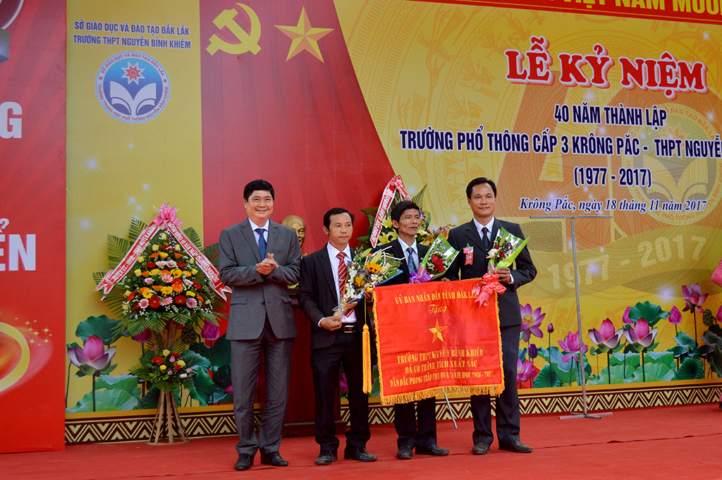 Trường THPT Nguyễn Bỉnh Khiêm kỷ niệm 40 năm thành lập