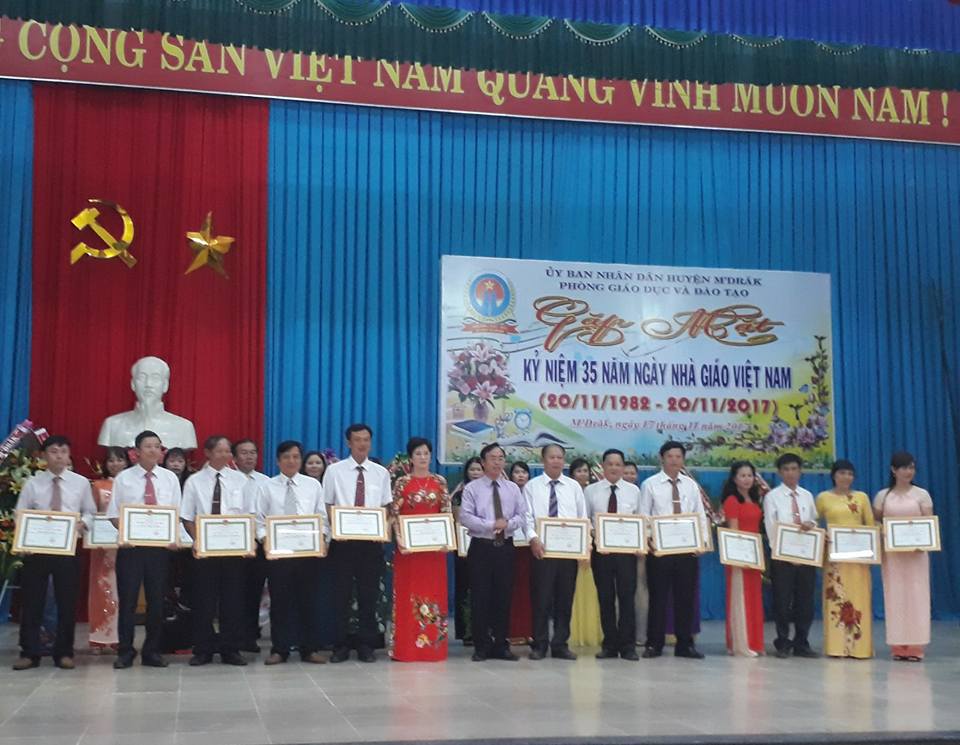 Gặp mặt nhân kỷ niệm 35 năm Ngày Nhà giáo Việt Nam (20/11/1982-20/11/2017)