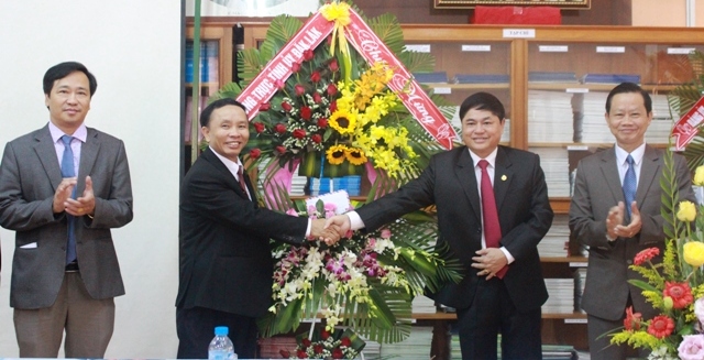 Thường trực Tỉnh ủy thăm, chúc mừng nhân ngày Nhà giáo Việt Nam 20/11