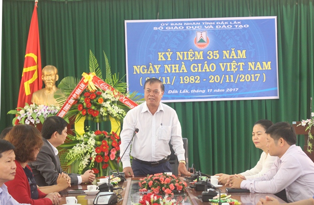 Thường trực Tỉnh ủy thăm, chúc mừng các cơ sở giáo dục nhân Ngày Nhà giáo Việt Nam 20/11