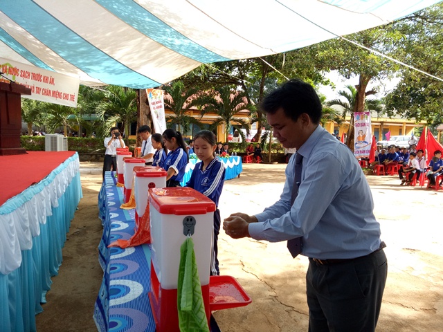 UBND huyện Cư M'gar tổ chức lễ mít tinh hưởng ứng “Ngày thế giới rửa tay với xà phòng”