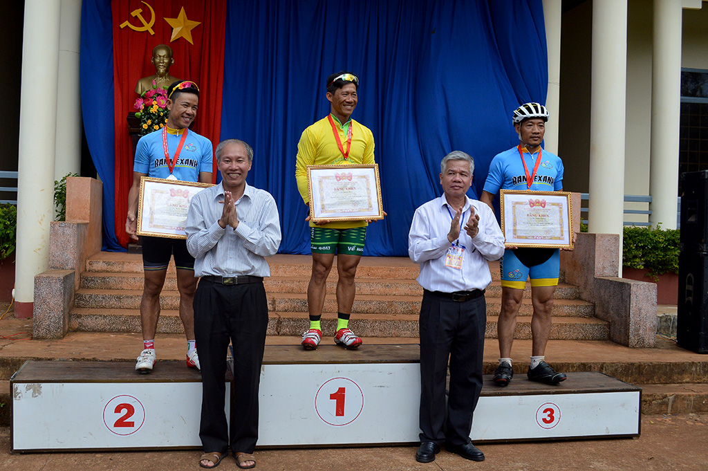 Giải đua xe đạp về nguồn năm 2017: Krông Búk nhất toàn đoàn