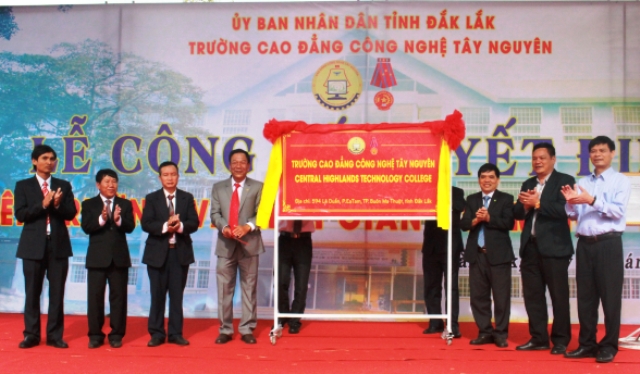 Trường Cao đẳng công nghệ Tây Nguyên công bố quyết định đổi tên và khai giảng năm học mới 2017-2018