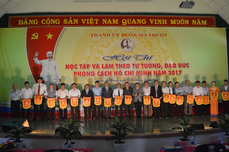 Bí thư, Phó Bí thư 21 xã, phường thành phố Buôn Ma Thuột thi “Học tập và làm theo tư tưởng, đạo đức, phong cách Hồ Chí Minh” năm 2017.