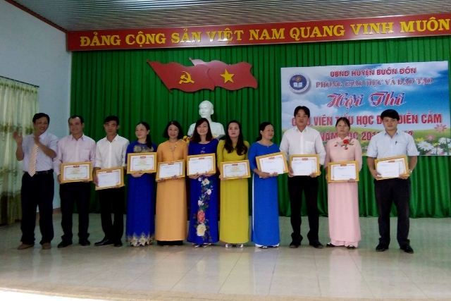 Tổ chức Hội thi giáo viên tiểu học đọc diễn cảm