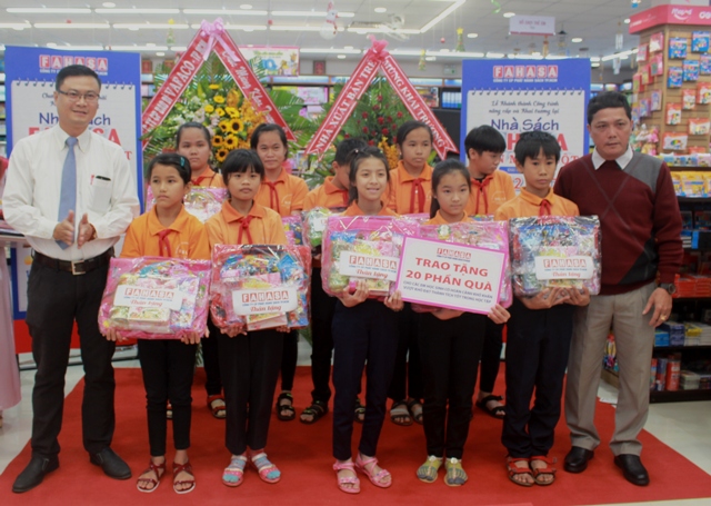 Khánh thành và khai trương lại Nhà sách FAHASA Buôn Ma Thuột