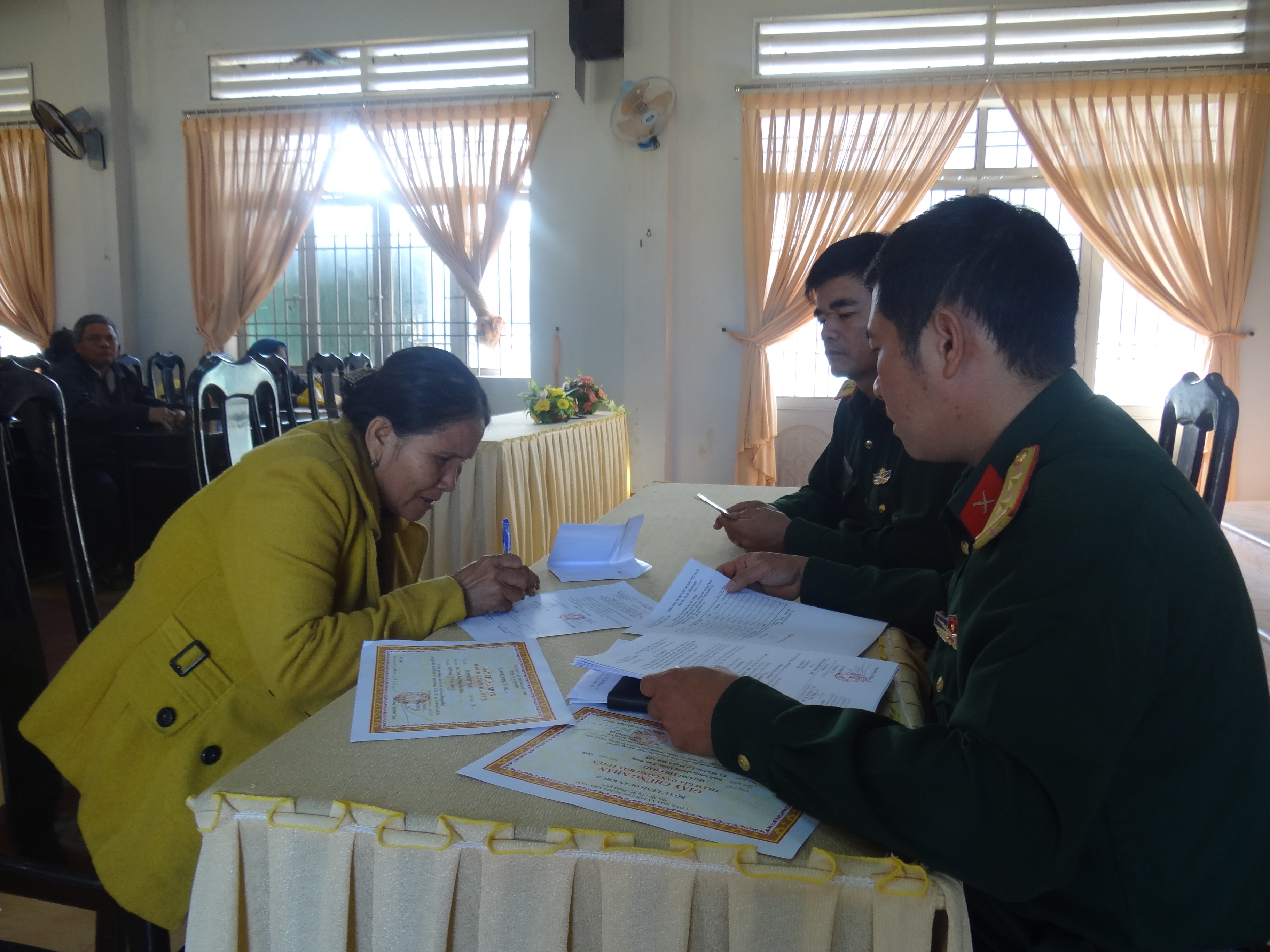 Chi trả chế độ cho 101 đối tượng chính sách