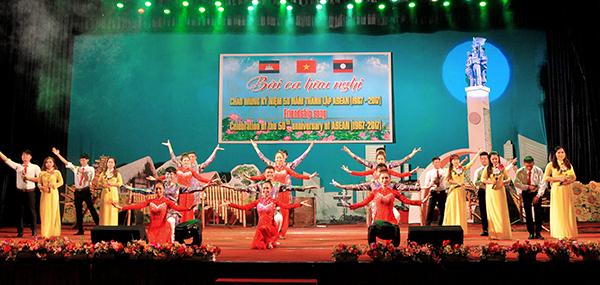 Báo cáo tình hình thực hiện các mục tiêu của Cộng đồng Văn hóa – Xã hội ASEAN đến năm 2025 trên địa bàn tỉnh.