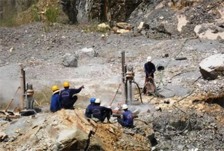 Báo cáo kết quả rà soát văn bản quy phạm pháp luật liên quan đến công tác quản lý, sử dụng vũ khí, vật liệu nổ và công cụ hỗ trợ.