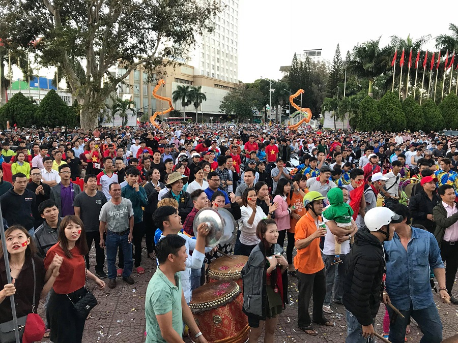 Không khí mừng chiến thắng của đội U23 Việt Nam tại thành phố Buôn Ma Thuột