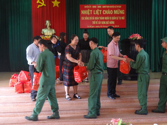 Huyện Cư M’gar: đón 199 quân nhân hoàn thành nghĩa vụ quân sự trở về địa phương